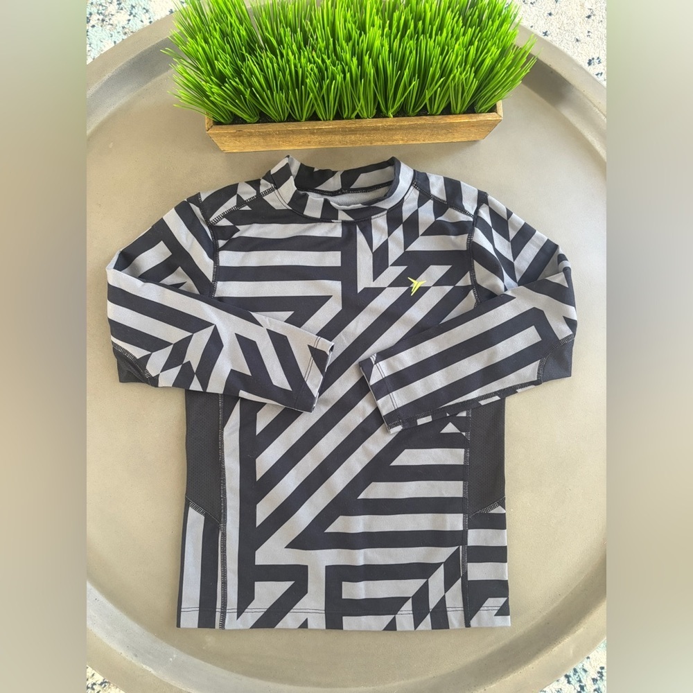 Old Navy Black and Gray Geometric Long Sleeve Dri Fit Size XS